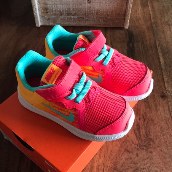 New Nike Shoes **LAST PAIR!** - Picture 2 of 6